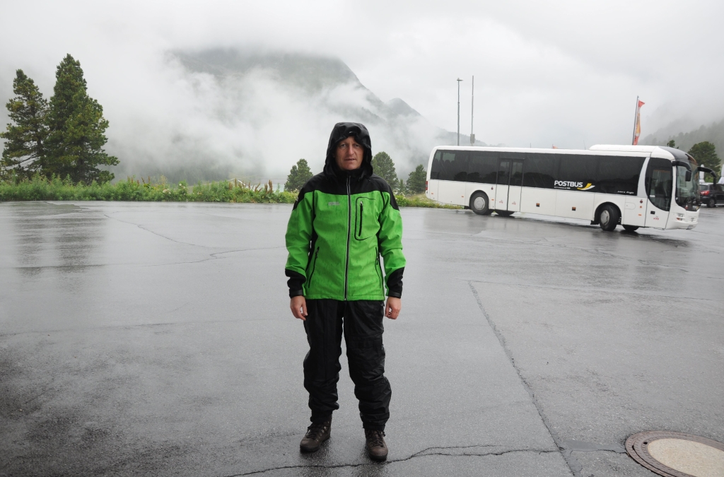 1. Tag: Abmarsch in Kühtai. Wir fahren zuerst mit dem Postbus nach Sellrain und wollen von dort aus zur Potsdamer Hütte gehen.