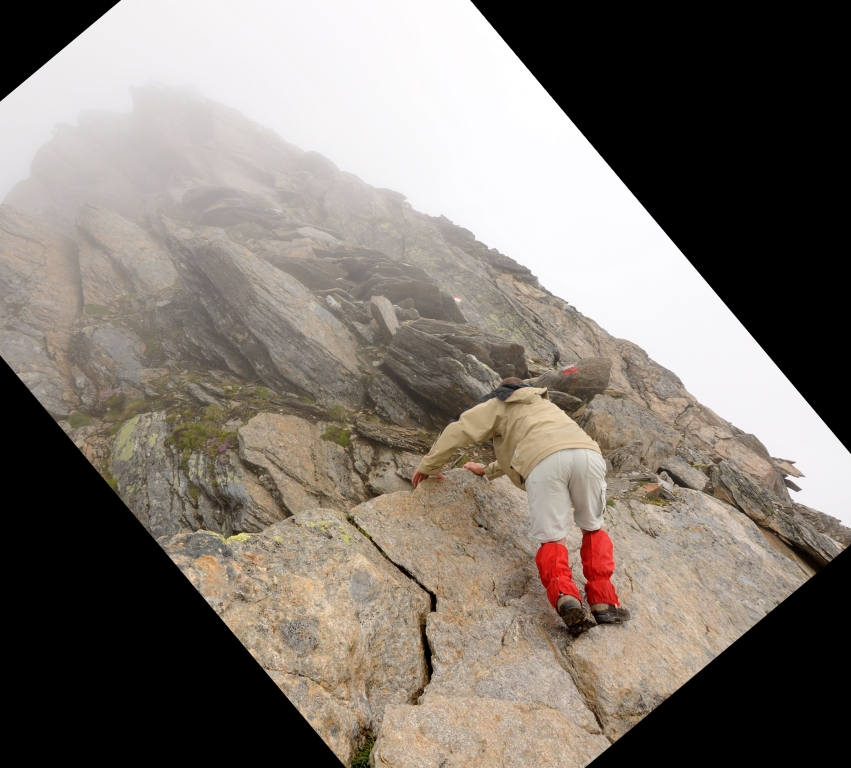 Die letzten 20 Meter vor der Zischgelesspitze, die ich alleine gehe (Jörg hat keine Lust auf die letzten Meter). Es sieht steil aus, aber ich will mir meinen ersten 3000er nicht nehmen lassen.