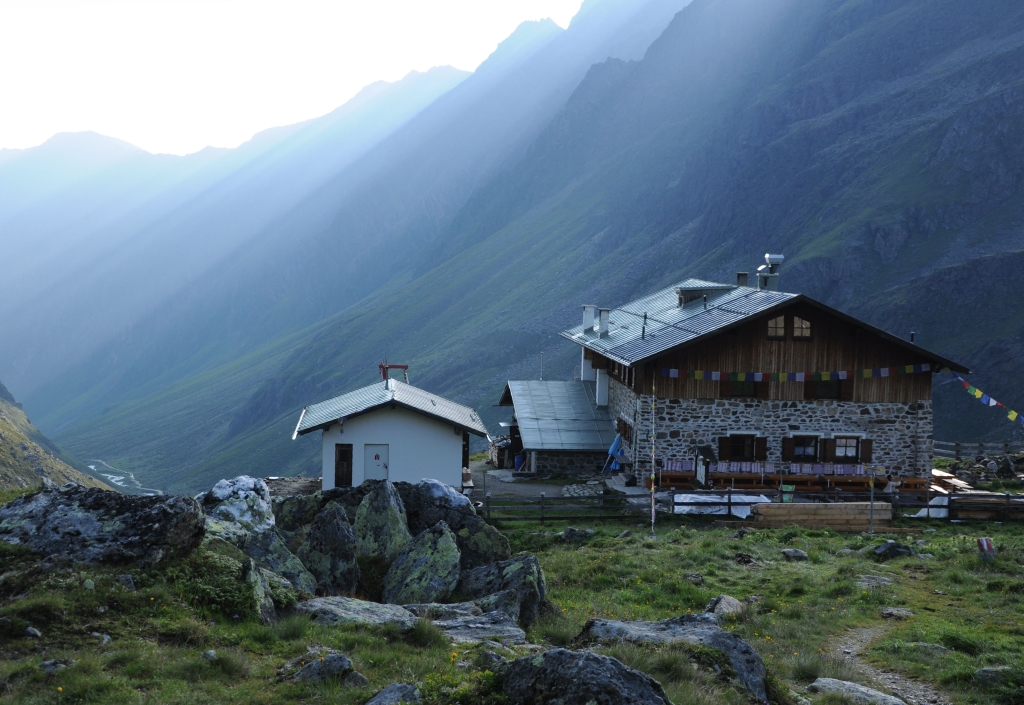 Aufstieg zum Gleierschjöchl. Phantastische Schattenspiele im Tal.